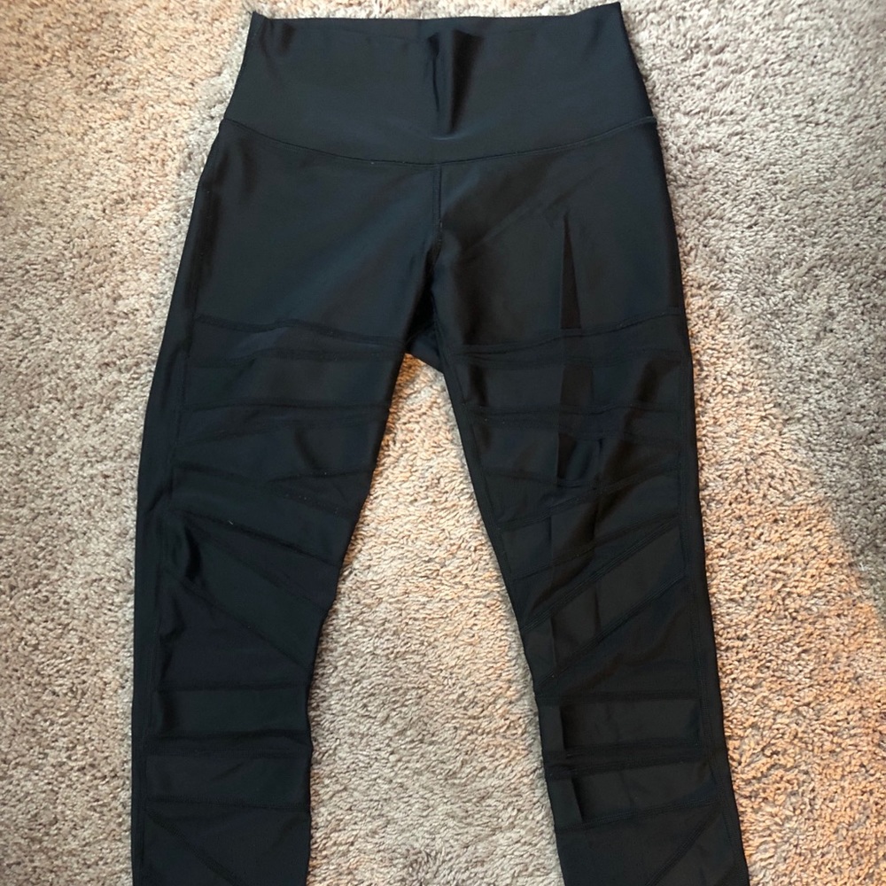 Lululemon High Times Peek a Boo Mesh 7/8 Pant